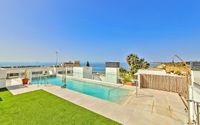 Oceanfront Duplex With A Rooftop Pool And Terrace